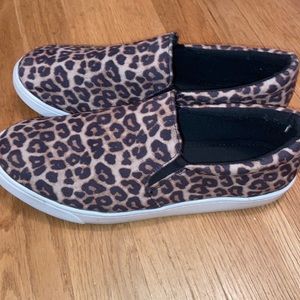 Very cute size 8 1/2 flats